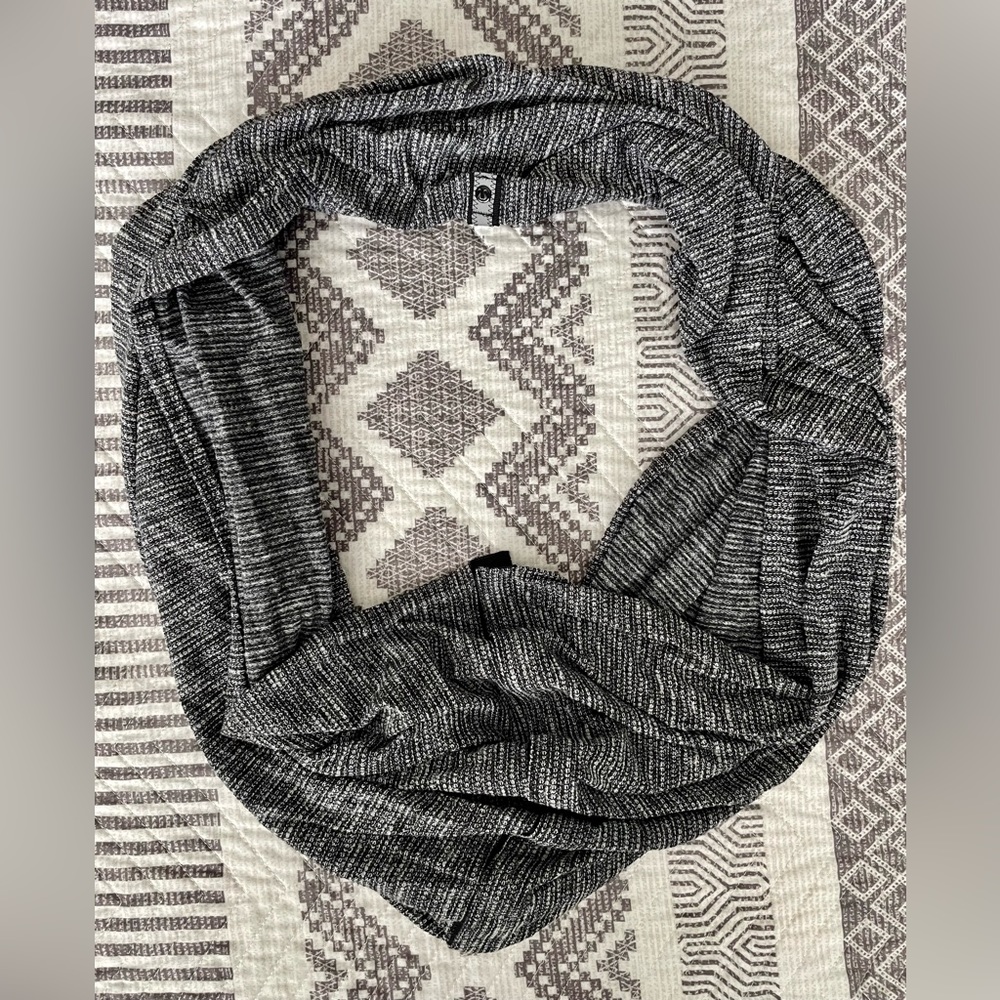 Lululemon infinity scarf with snaps